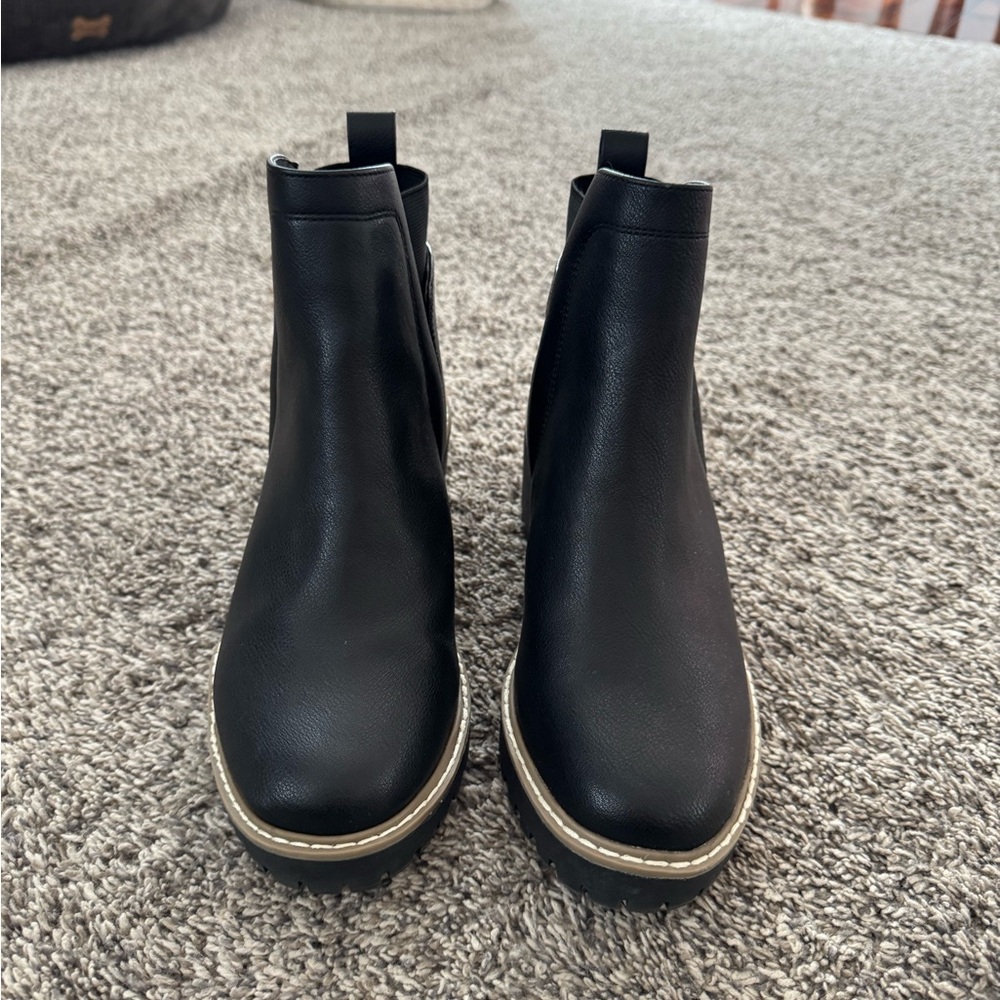 DV Dolce Vita Women's Rielle Ankle Boot - Picture 4 of 8